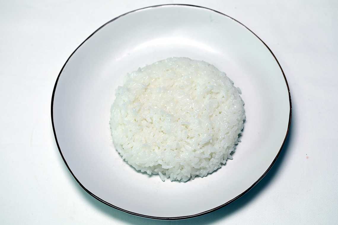 1. 쌀은 불린 후 밥을 짓는다.